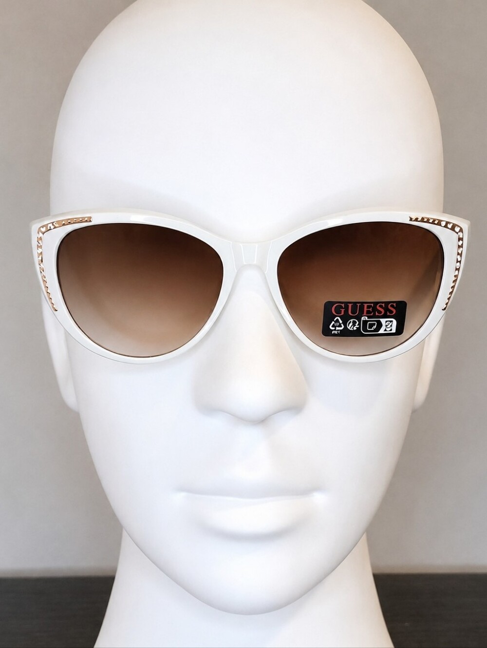 NWT Guess White Cat Eye Sunglasses Rhinestone Trim Pink Gradient Lenses